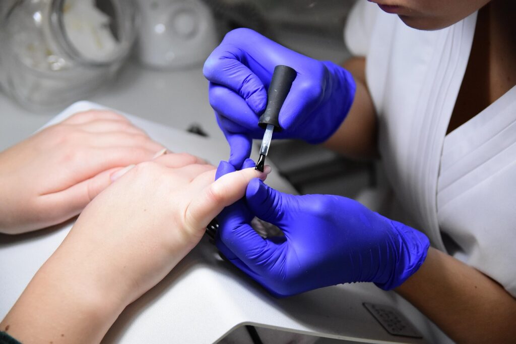 Factors to Consider When Choosing a Manicure and Pedicure Service